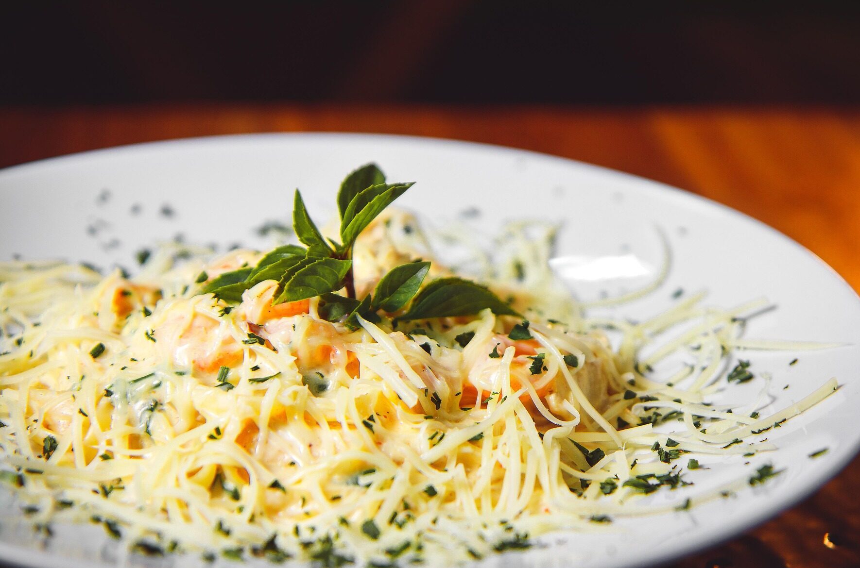 Pastaa johtajuuskastikkeella